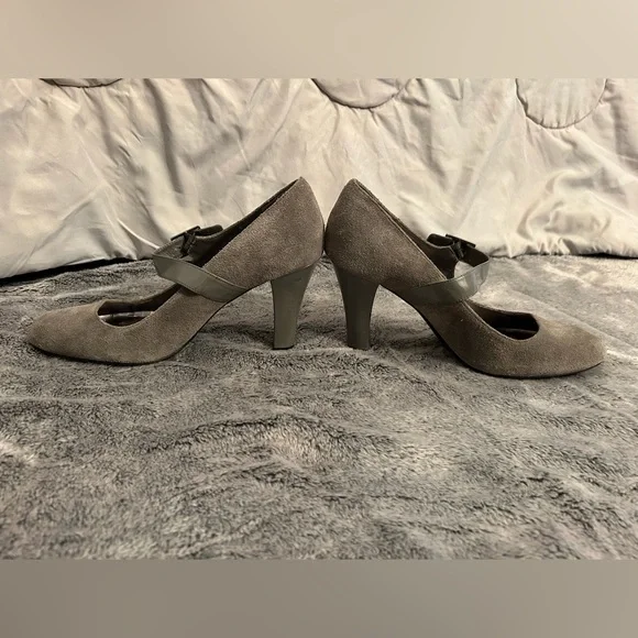 Merona Gray Suede Shoes. Size 9 - Picture 8 of 11